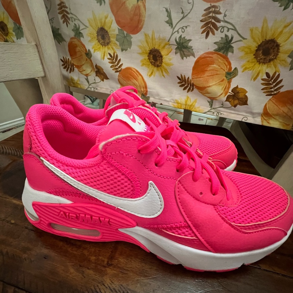 WOMEN'S NIKE AIR MAX EXCEE SNEAKERS size 7.5
